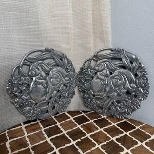 Vintage Arthur‎ Court Peltrina Rabbit Floral Aluminum Trivets Set of 2 Argentina